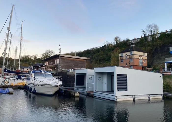 Rooms At Penarth Marina